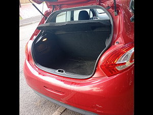 Peugeot 208 thumbnail