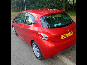Peugeot 208 thumbnail