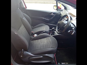 Peugeot 208 thumbnail