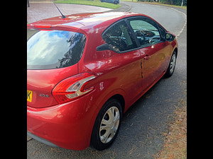 Peugeot 208 thumbnail