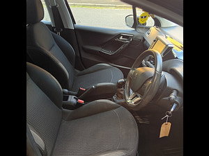 Peugeot 208 thumbnail