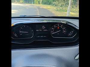 Peugeot 208 thumbnail