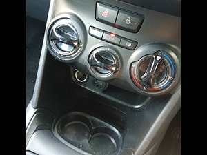 Peugeot 208 thumbnail