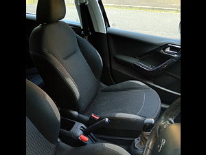Peugeot 208 thumbnail