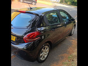 Peugeot 208 thumbnail