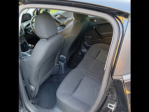 Peugeot 208 thumbnail