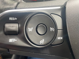 Vauxhall Crossland X thumbnail
