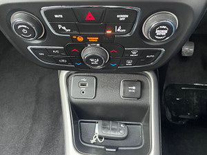 Jeep Compass thumbnail