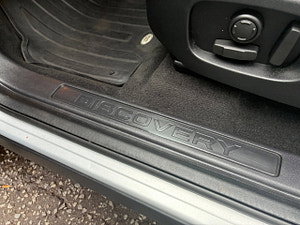 Land Rover Discovery Sport thumbnail