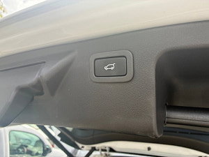Land Rover Discovery Sport thumbnail