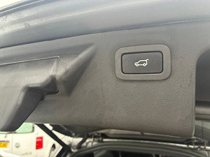 Land Rover Discovery Sport thumbnail