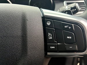 Land Rover Discovery Sport thumbnail