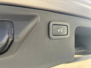 Land Rover Discovery Sport thumbnail