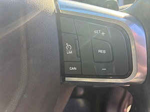 Land Rover Discovery Sport thumbnail