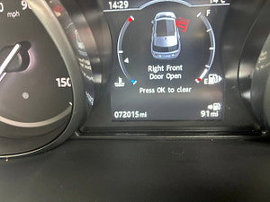 Land Rover Discovery Sport thumbnail