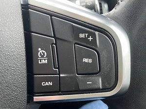 Land Rover Discovery Sport thumbnail