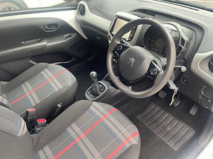 Peugeot 108 thumbnail