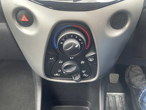 Peugeot 108 thumbnail