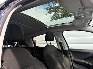 Peugeot 208 thumbnail