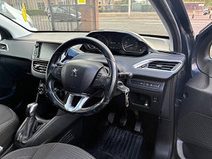 Peugeot 208 thumbnail