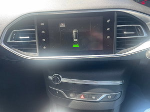 Peugeot 308 thumbnail