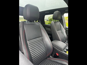 Land Rover Discovery Sport thumbnail