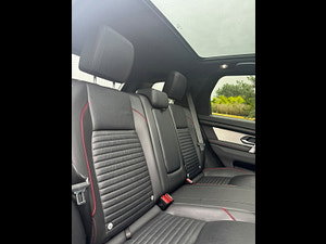 Land Rover Discovery Sport thumbnail