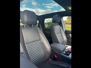 Land Rover Discovery Sport thumbnail