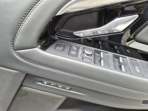 Land Rover Range Rover Evoque thumbnail