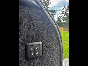 Land Rover Range Rover Sport thumbnail