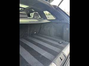 Land Rover Range Rover Sport thumbnail