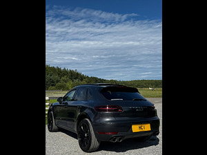 Porsche Macan thumbnail