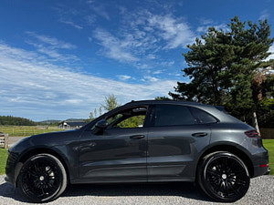 Porsche Macan thumbnail