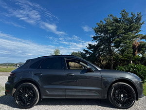 Porsche Macan thumbnail