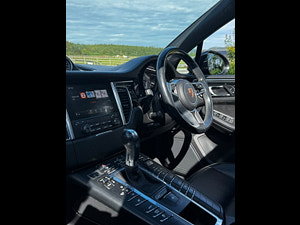 Porsche Macan thumbnail