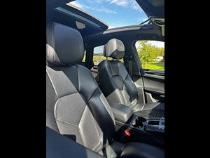 Porsche Macan thumbnail