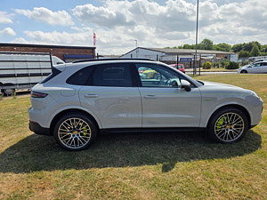 Porsche Cayenne thumbnail