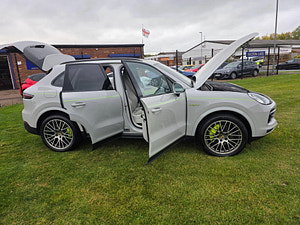 Porsche Cayenne thumbnail