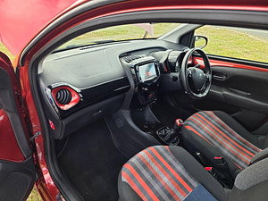 Peugeot 108 thumbnail