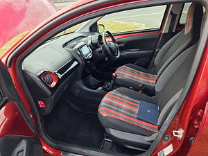 Peugeot 108 thumbnail