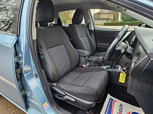 Toyota Auris thumbnail