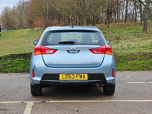 Toyota Auris thumbnail
