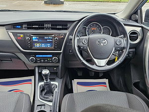 Toyota Auris thumbnail
