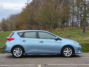 Toyota Auris thumbnail