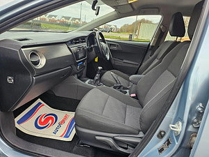 Toyota Auris thumbnail