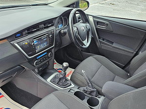 Toyota Auris thumbnail
