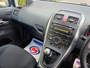 Toyota Auris thumbnail