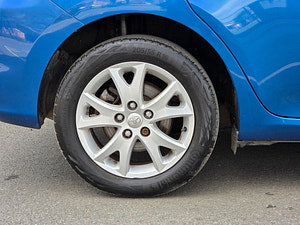 Toyota Auris thumbnail