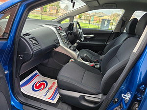 Toyota Auris thumbnail