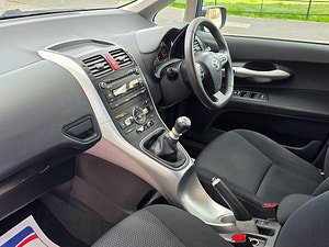 Toyota Auris thumbnail